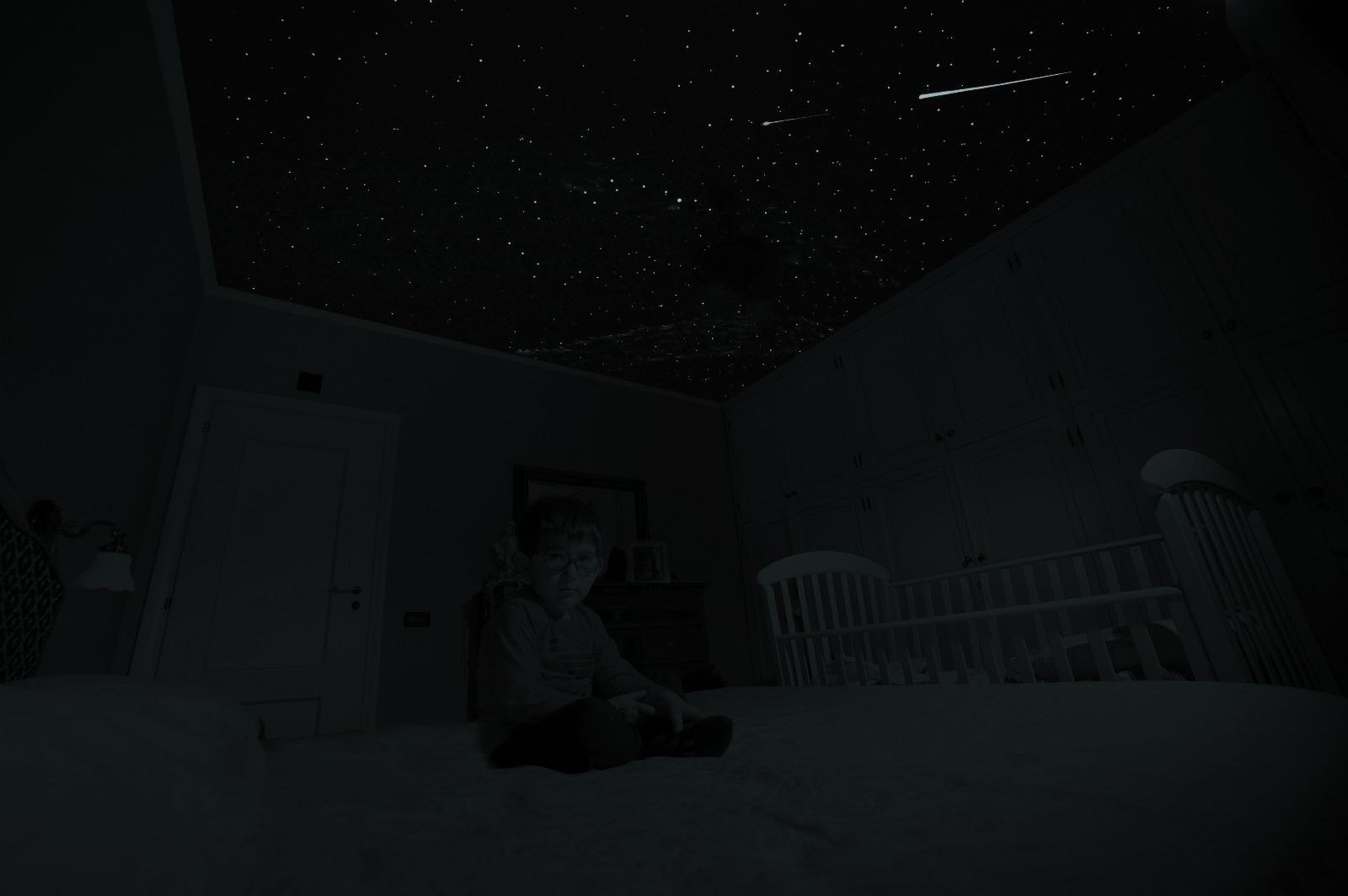 Stanza dopo la trasformazione con cielo stellato acceso